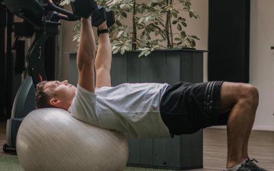 De Ball Dumbbell Chest Press